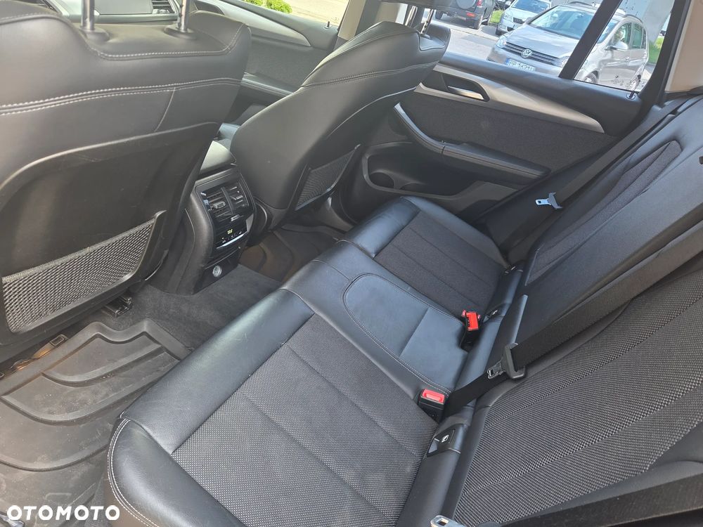 BMW X3 sDrive18d - 21