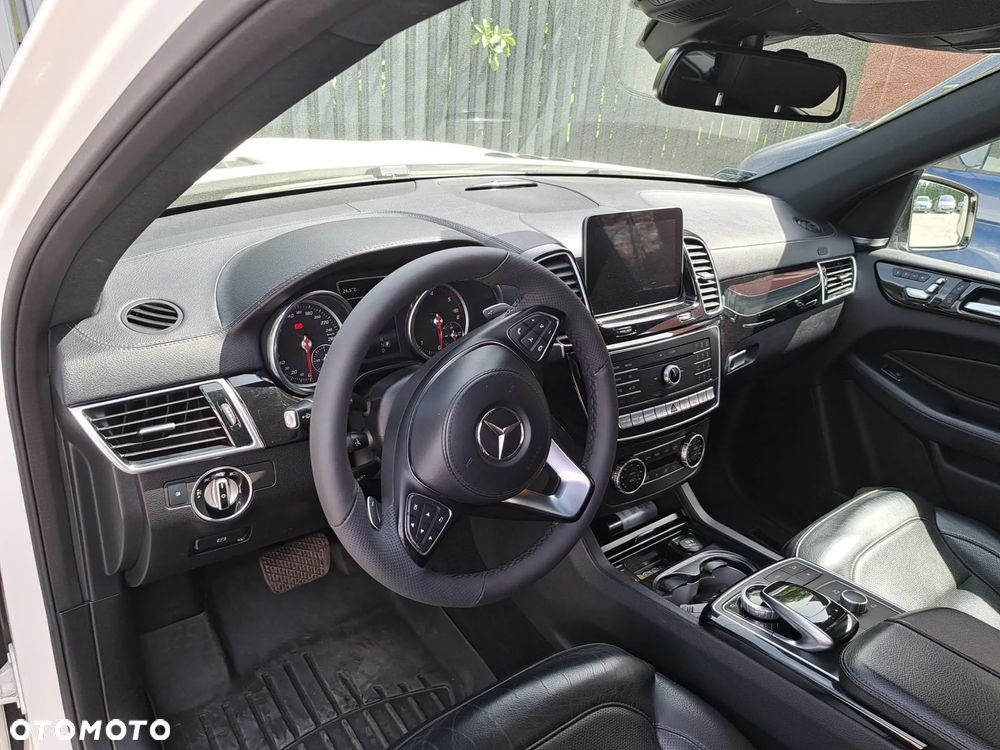 Mercedes-Benz GLS - 9