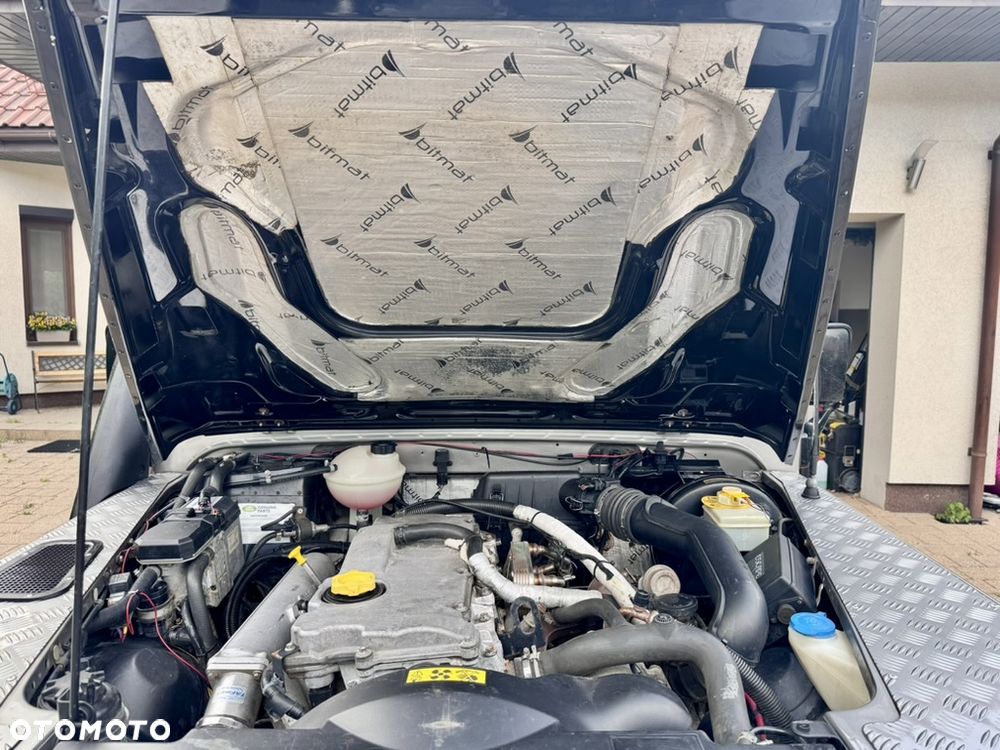 Land Rover Defender 2.5 TDI - 9