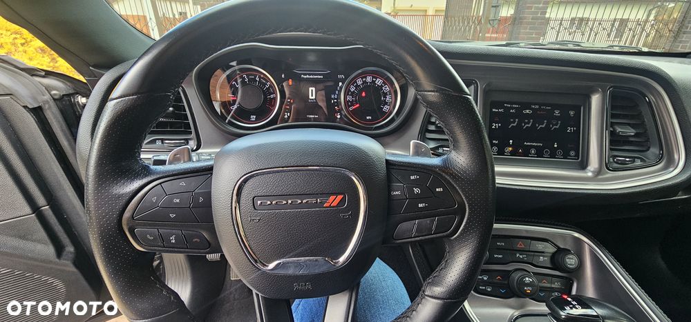 Dodge Challenger - 11