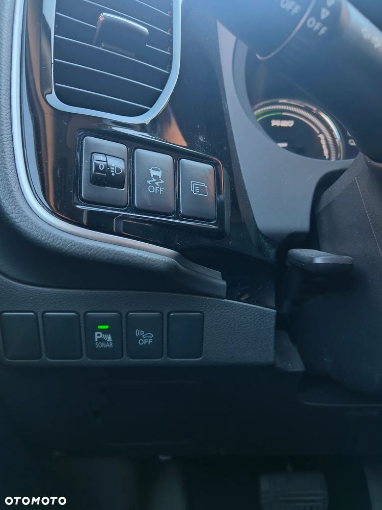 Mitsubishi Outlander 2.0 4WD Plus - 22