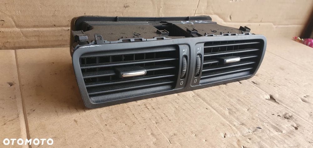 Kratka nawiewu powietrza środkowa VW Passat B6 3C1819728F - 3
