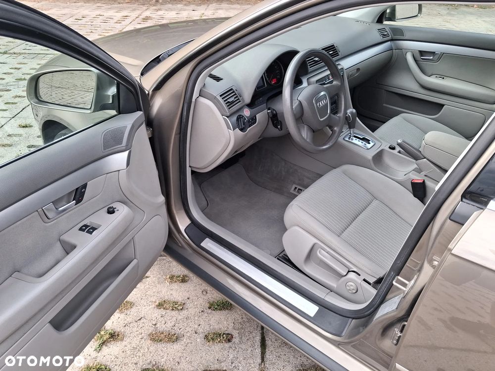 Audi A4 Limousine - 9