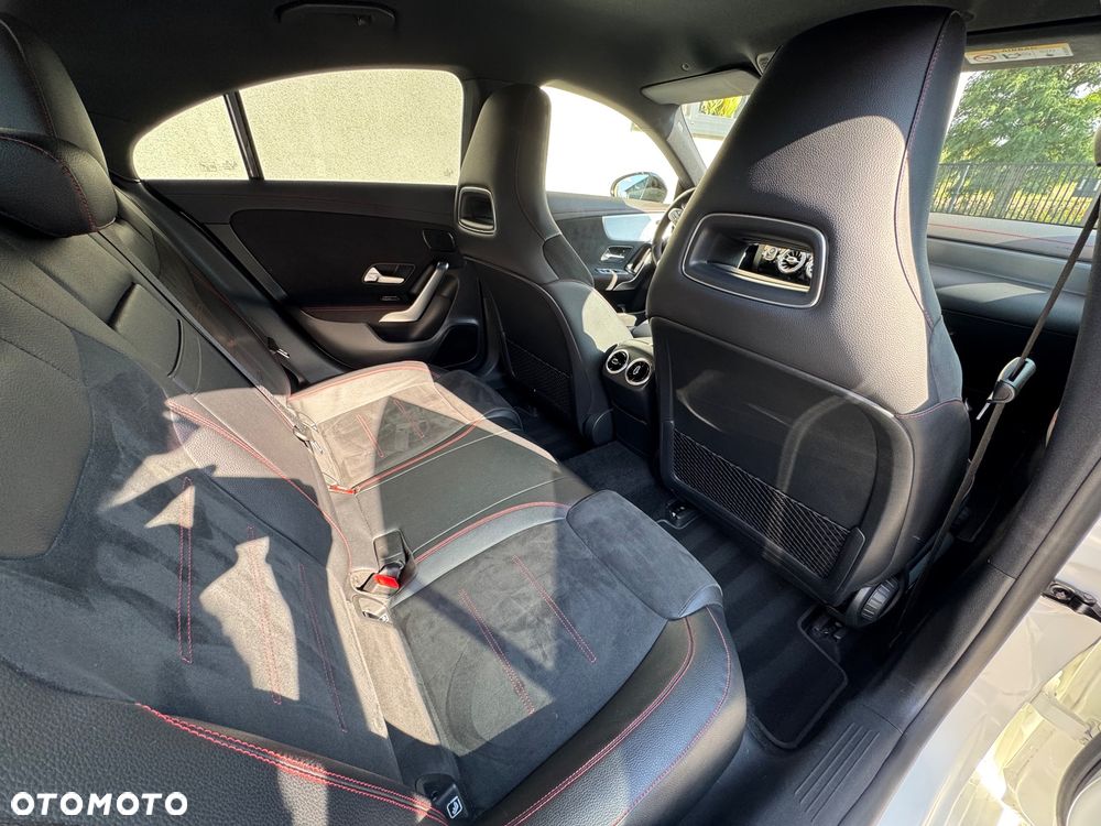Mercedes-Benz CLA 220 4-Matic AMG Line 7G-DCT - 14