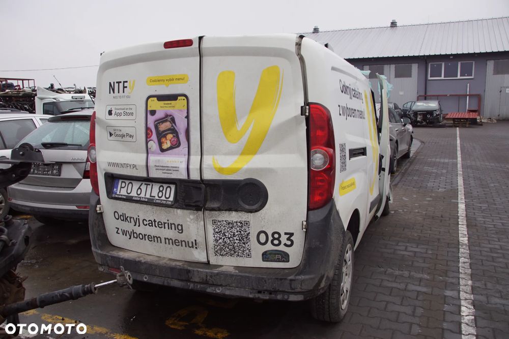 Auto na części - Fiat Doblo II Lift 1.6 Multijet 105 KM 263A8000 C635 249 2021R Silnik Skrzynia Drzwi Błotnik Zderzak Lampa Lusterko Klamka Deska Kokpit Sterownik Moduł Czujnik Licznik Panel Kierownica - 5