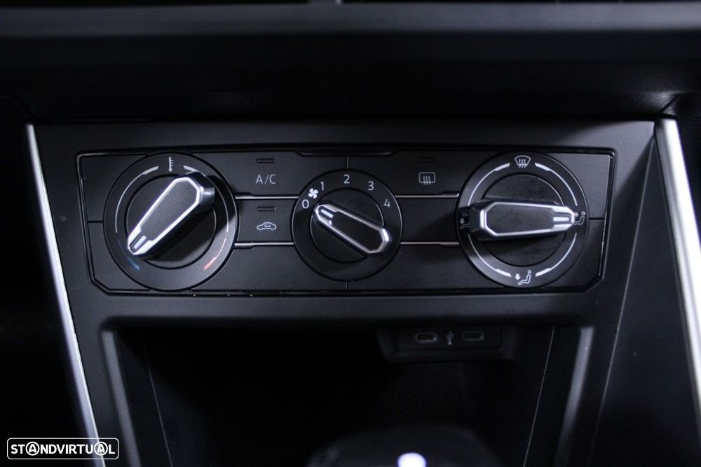 VW Polo 1.0 TSI Life DSG - 28