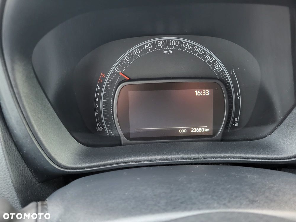 Toyota Aygo X Business Edition - 10