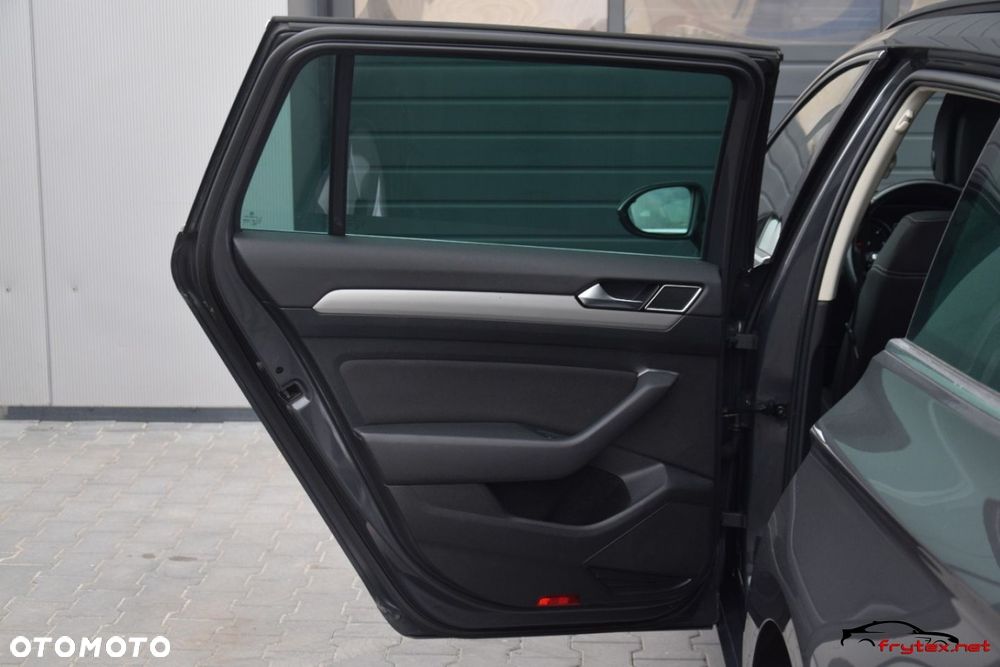 Volkswagen Passat - 19