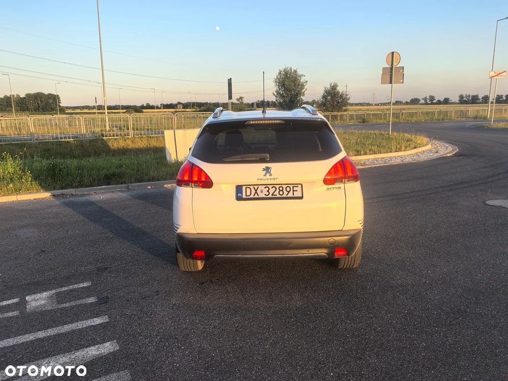 Peugeot 2008 BlueHDi 100 STOP & START Style - 4