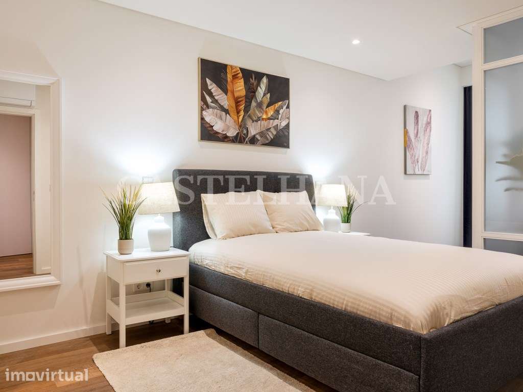 Apartamento T1+1 com varanda na zona histórica do Porto - Grande imagem: 2/76