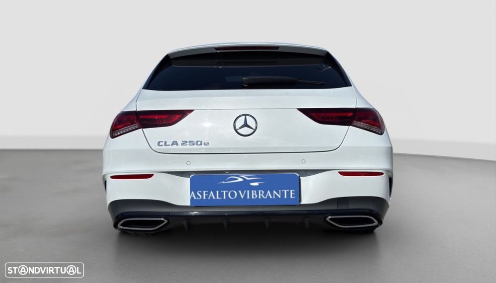 Mercedes-Benz CLA 250 e 8G-DCT AMG Line - 4