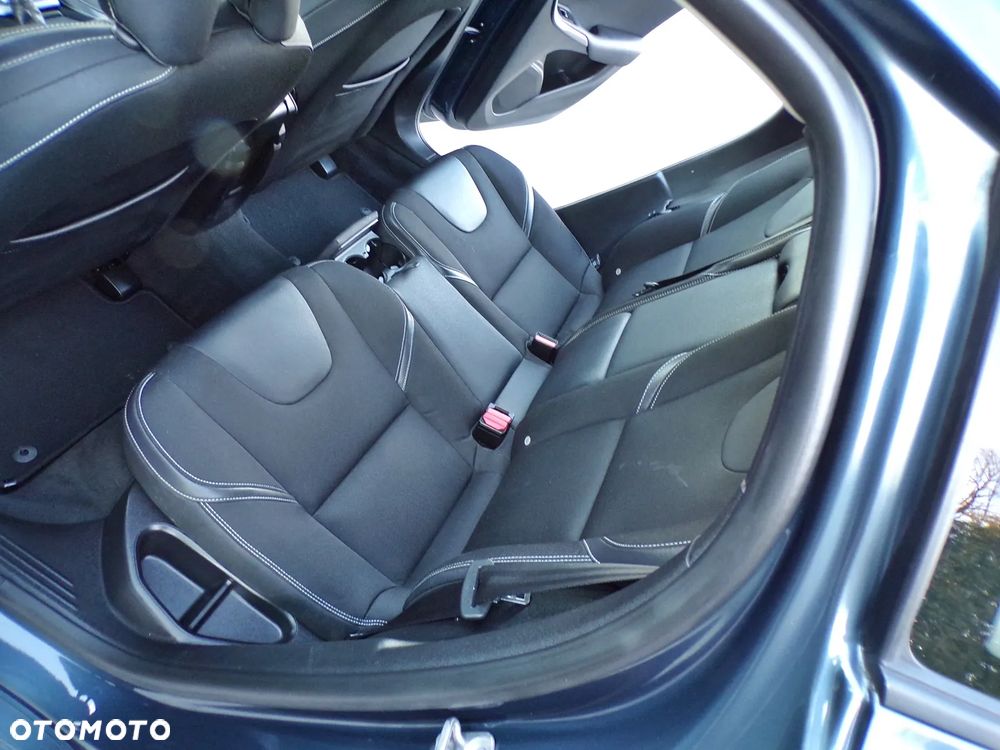 Volvo V40 D2 Momentum - 27