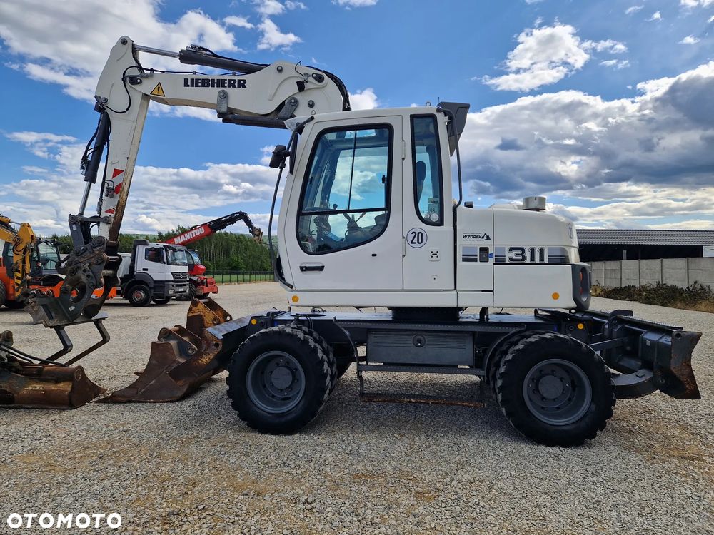 Liebherr A311 - 10