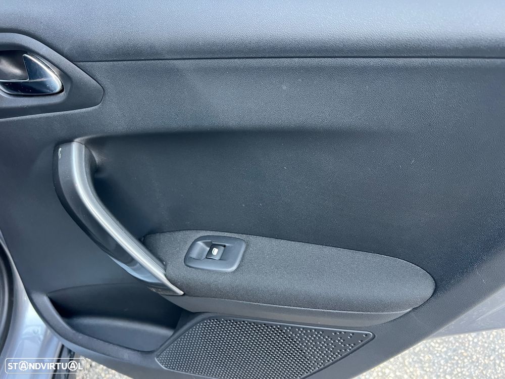 Peugeot 2008 1.2 PureTech Style - 40