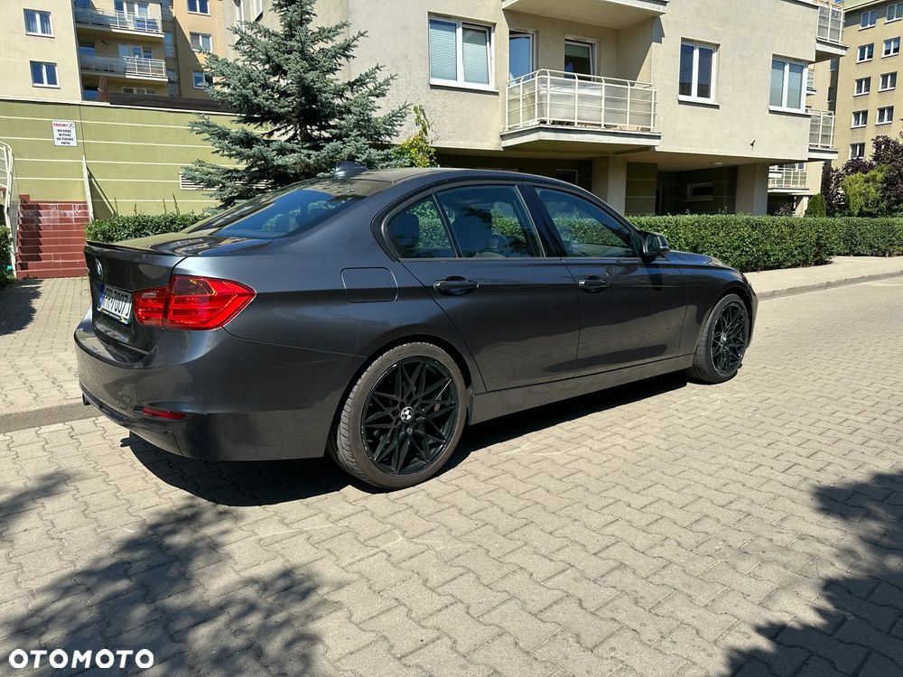 BMW Seria 3 328i Sport Line - 4