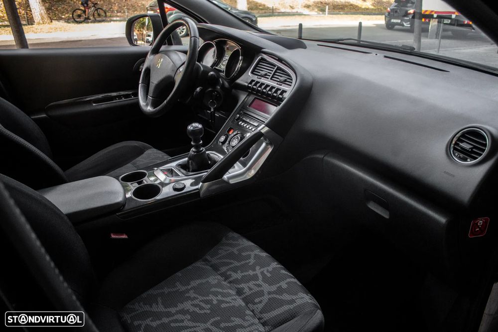 Peugeot 3008 1.6 HDi Executive - 25