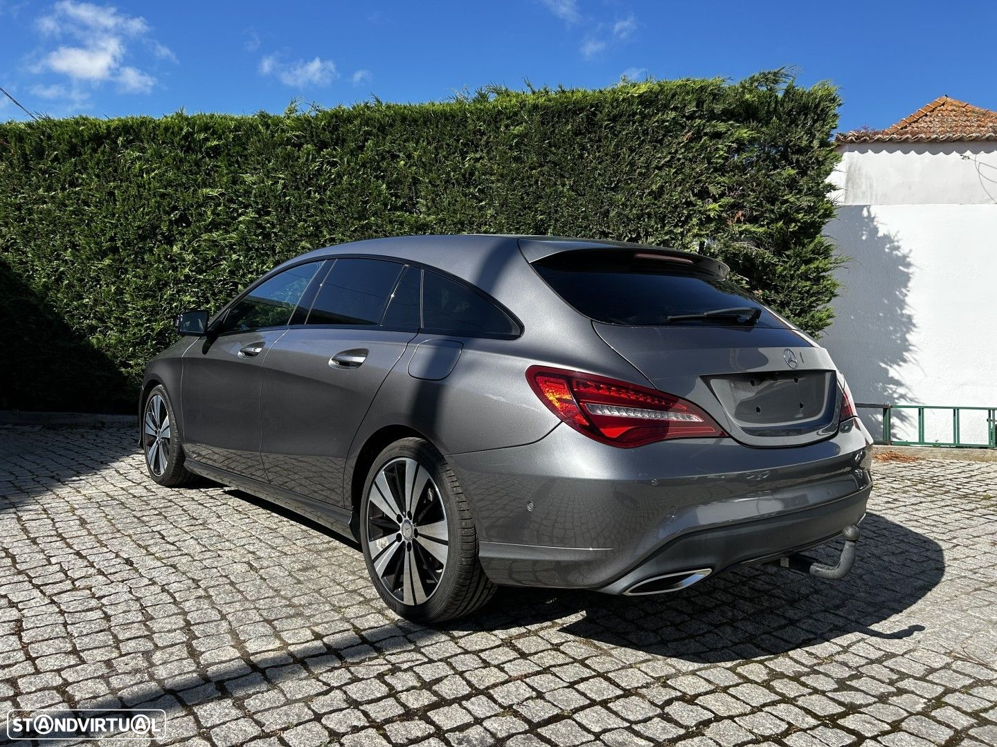 Mercedes-Benz CLA 180 d Shooting Brake AMG Line - 3