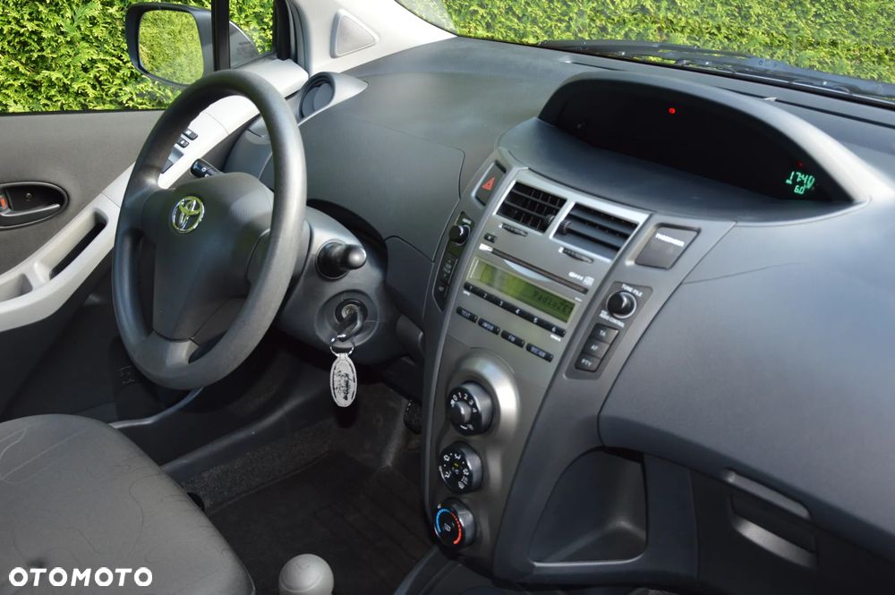 Toyota Yaris - 23