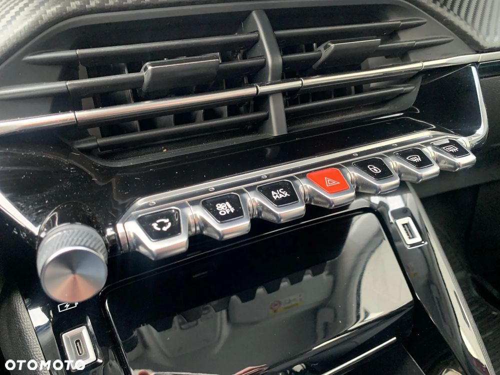 Peugeot 2008 PureTech 130 Allure S&S EAT8 - 17