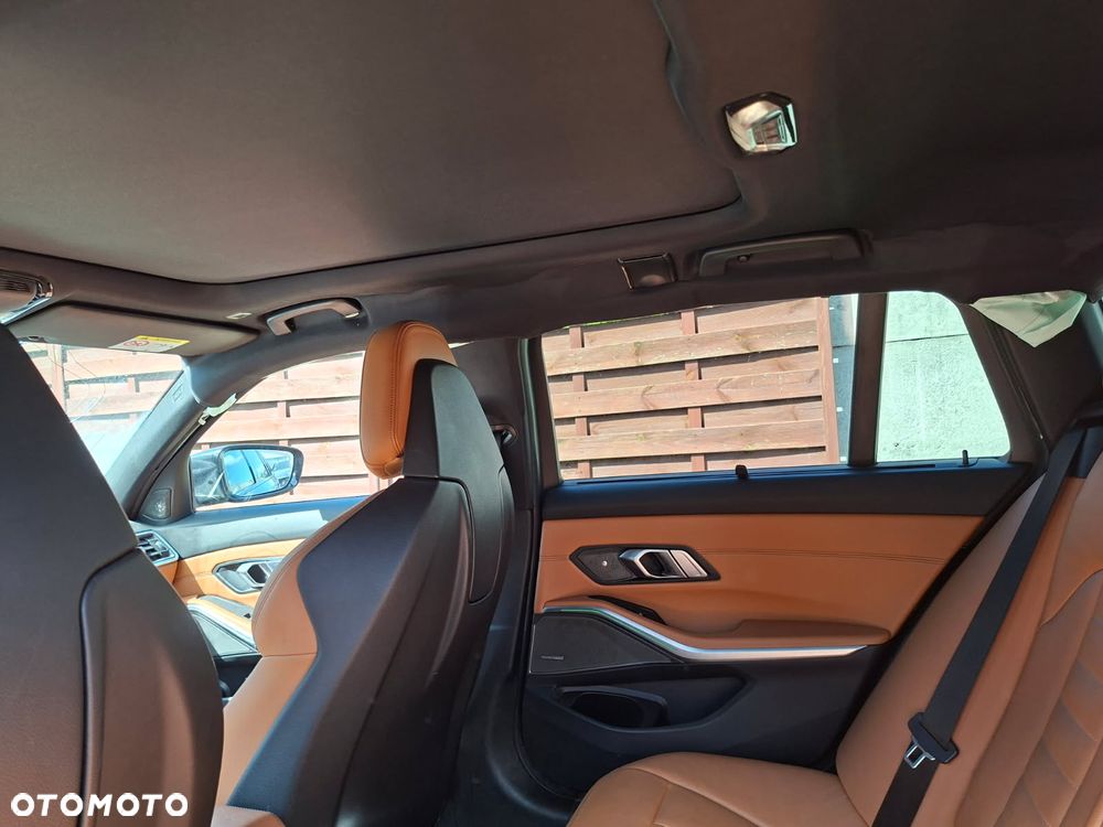 BMW Seria 3 330e PHEV M Sport sport - 13