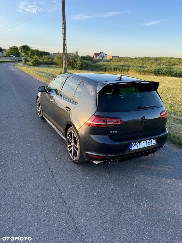 Volkswagen Golf - 5