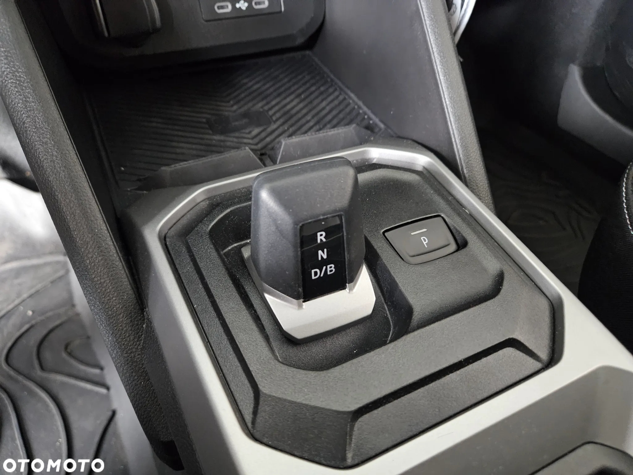 Dacia Duster 1.6 Full Hybrid 140 Journey MMT - 17