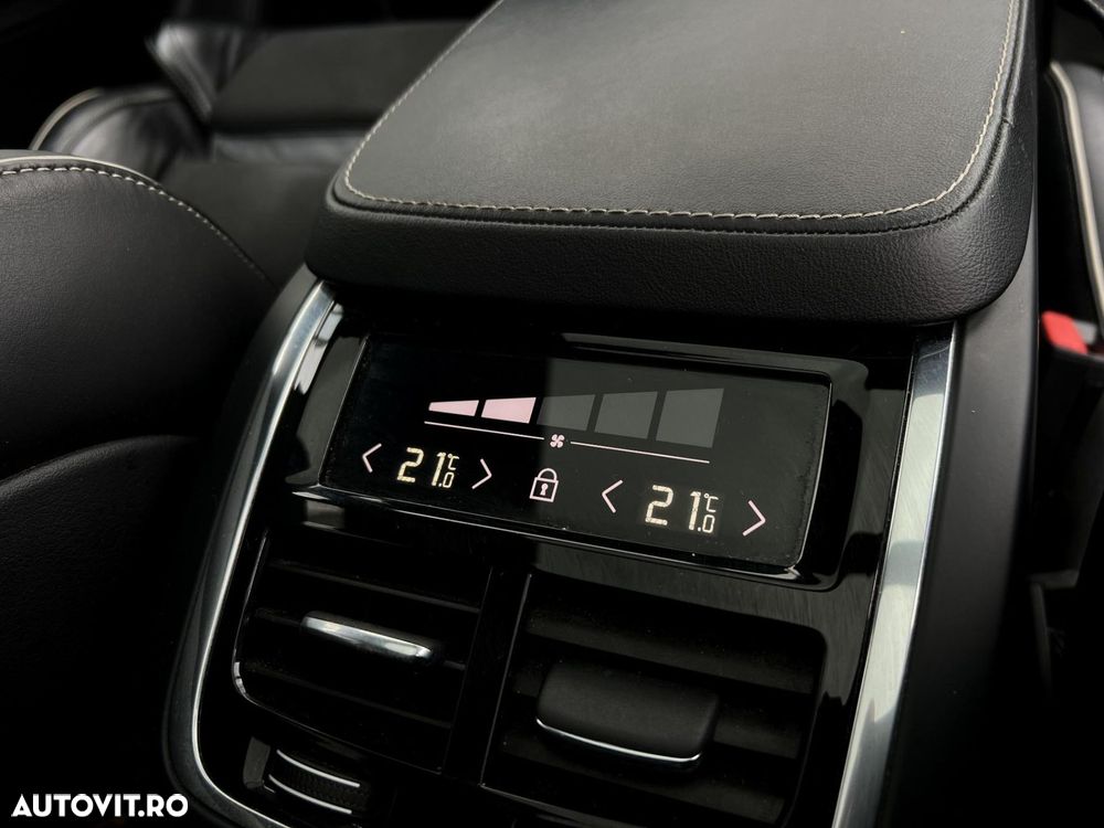 Volvo XC 90 B5 D AWD Plus Dark - 13