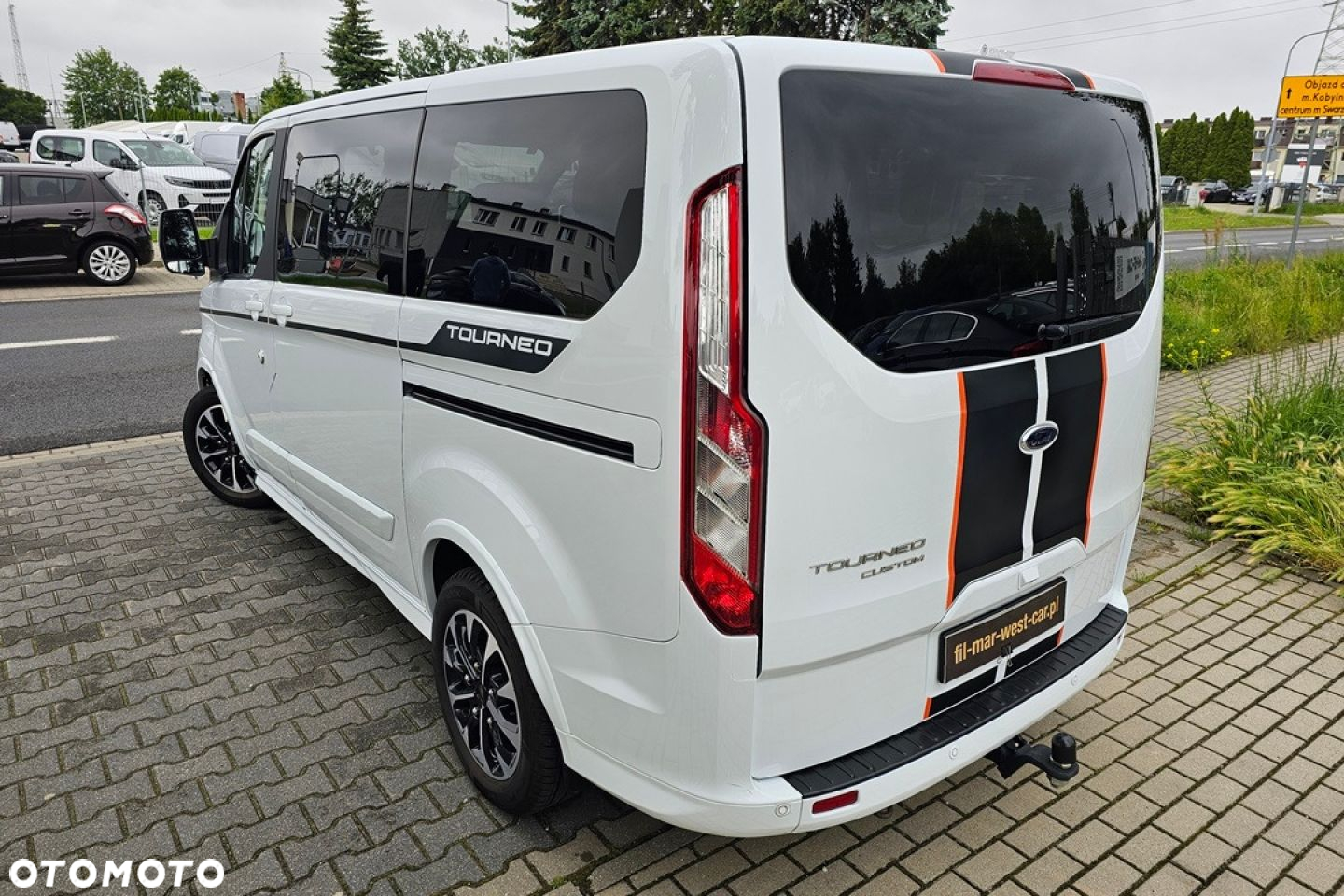 Ford Tourneo Custom - 9