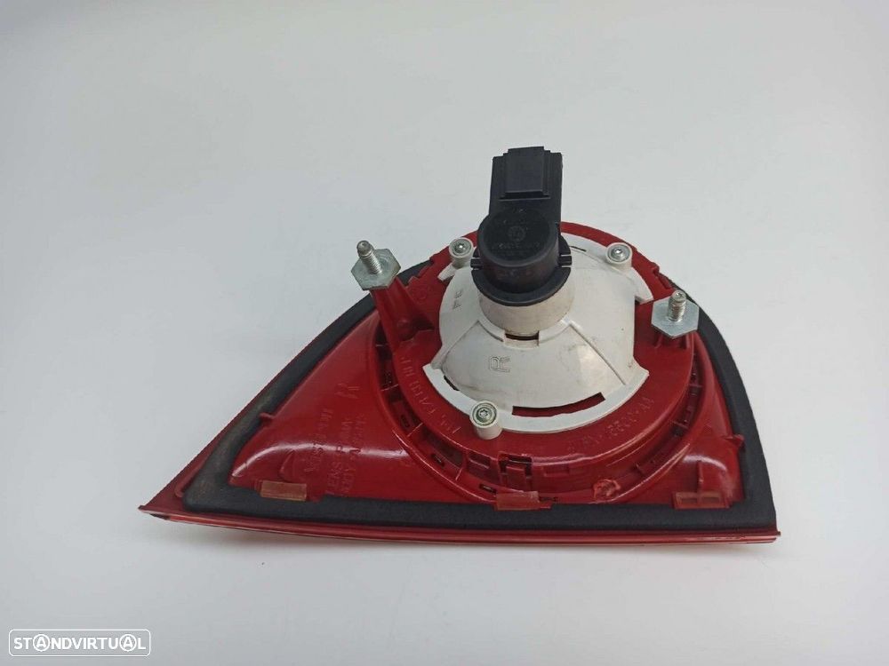 FAROLIM TRASEIRO DIREITO VOLKSWAGEN GOLF V BERLINA (1K1) HIGHLINE - 2