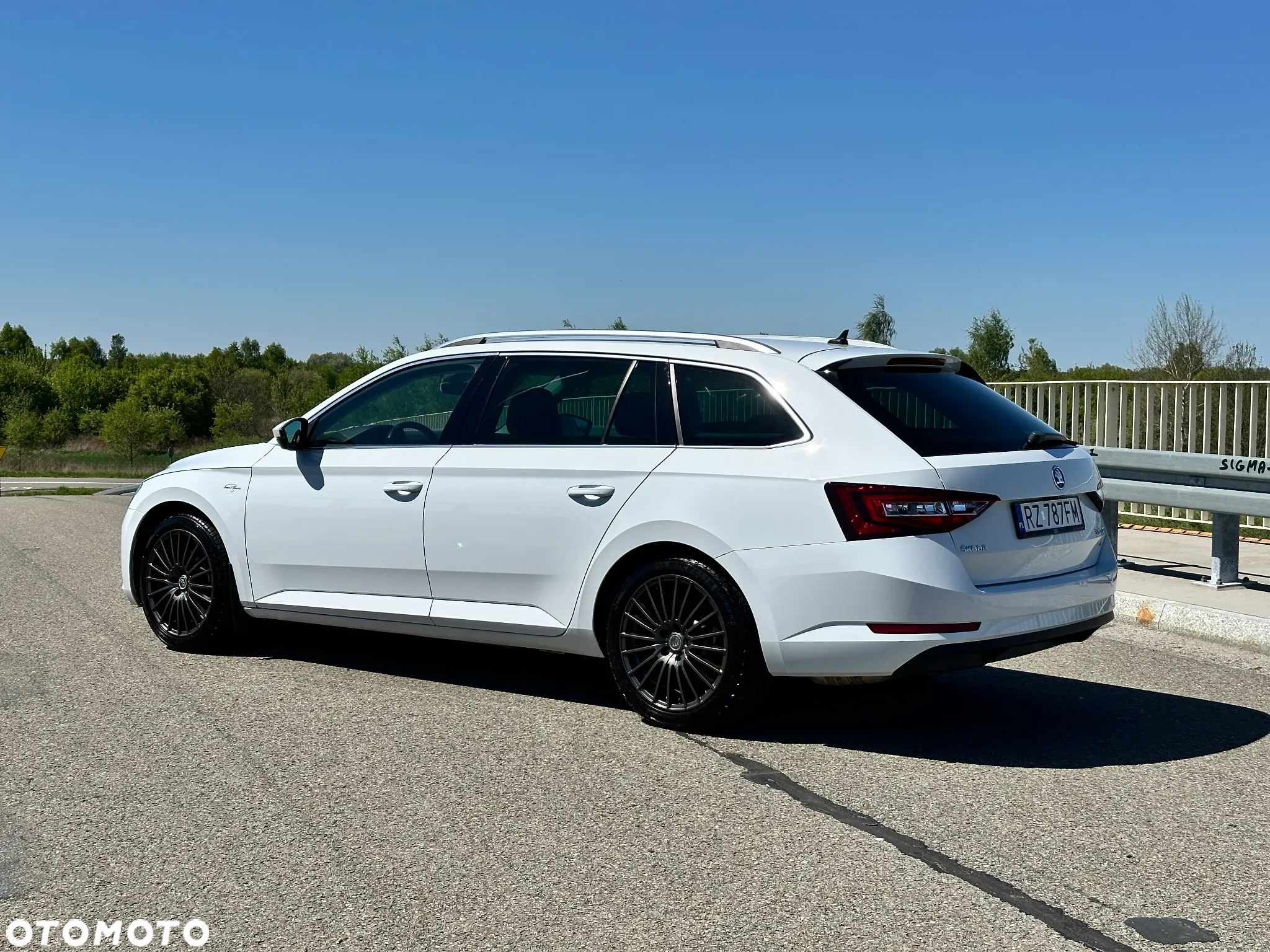 Skoda Superb 2.0 TDI 4x4 L&K DSG - 4