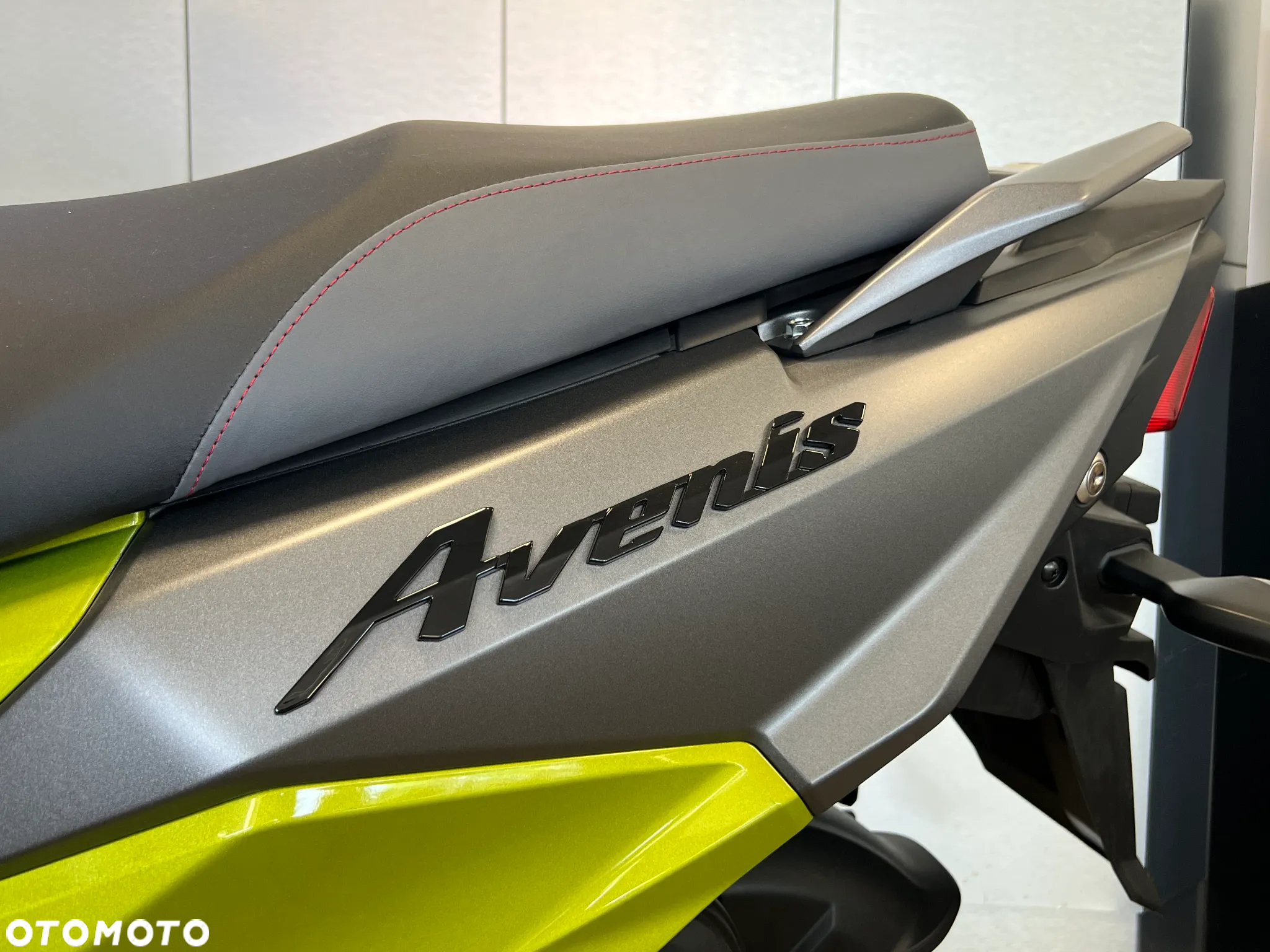 Suzuki Avenis - 9