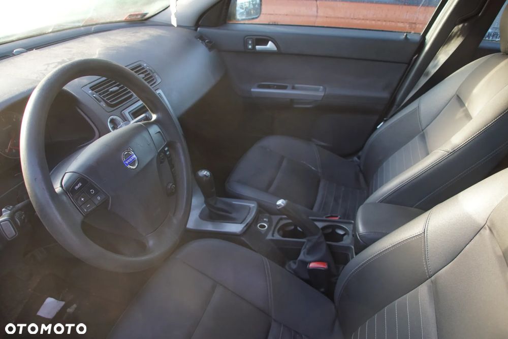 Auto na części - Volvo S40 II 1.6 D 109 KM D4164T MTX75 455 2006R Silnik Skrzynia Drzwi Błotnik Klapa Zderzak Lusterko Szyba Klamka Deska Kokpit Sterownik Moduł Czujnik Licznik Kierownica Wyświetlacz Panel - 11