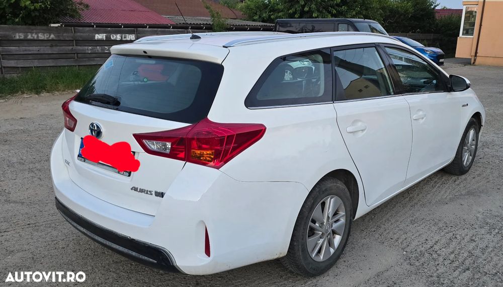 Toyota Auris 1.8 L VVT-i Luna - 4