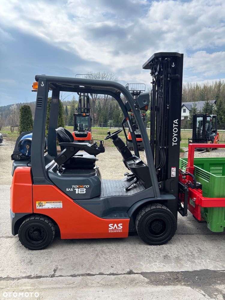Toyota wózek widłowy 8FGF18 GWARANCJA LPG triplex OBROTNICA 49990 NETTO - 2