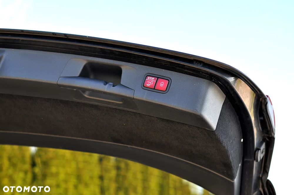 Mercedes-Benz Klasa E 220 d 9G-TRONIC Edition AVANTGARDE - 16