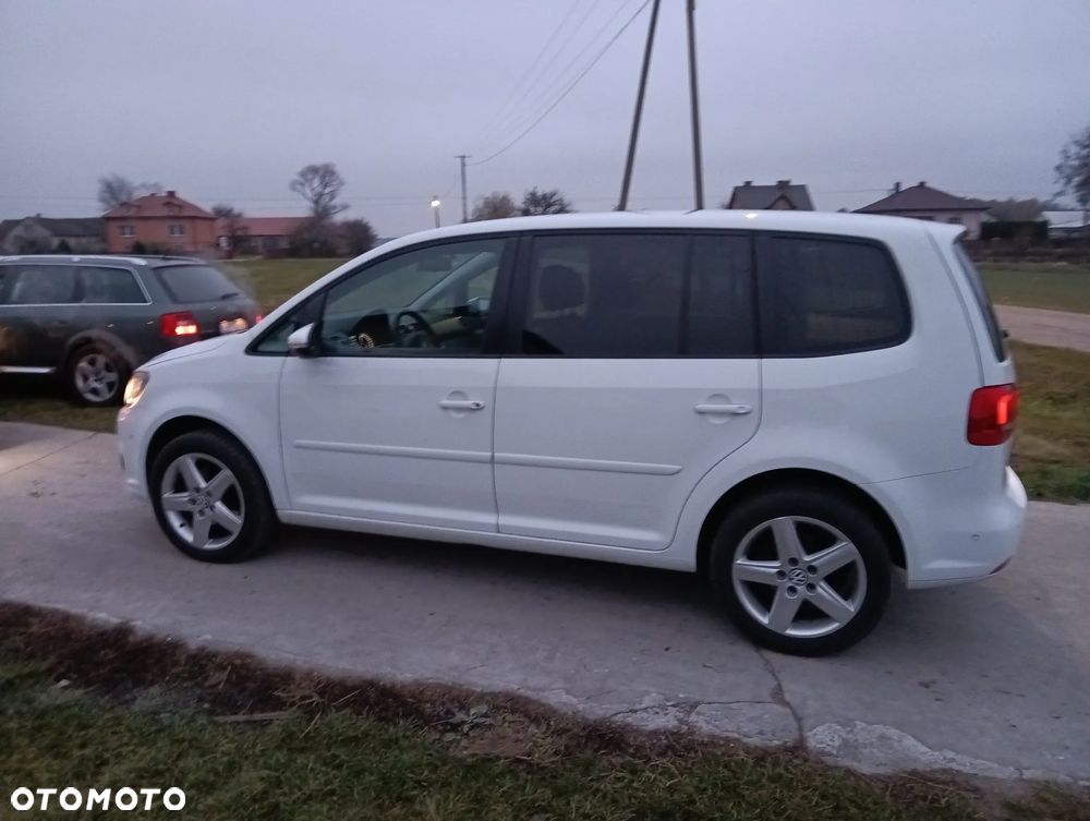 Volkswagen Touran 2.0 TDI DPF BlueMotion Technology DSG Comfortline - 10