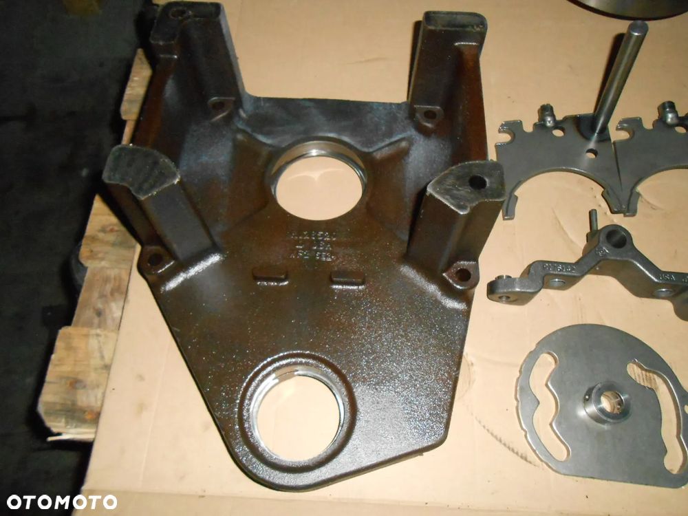 Obudowa wewnętrzna podpora tylnego WOM PTO R128520 John Deere 6920