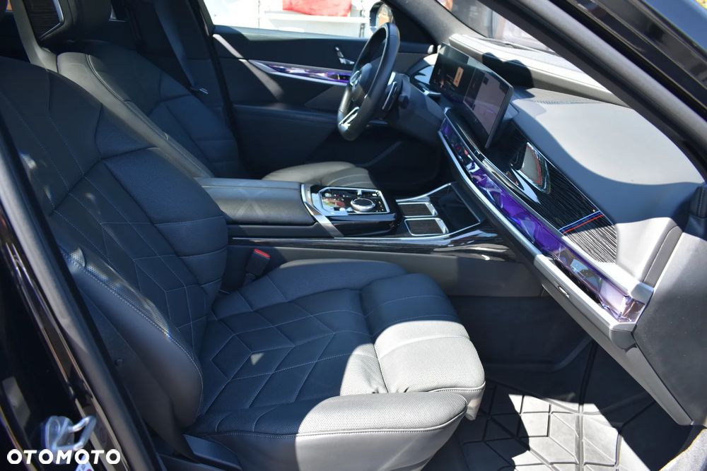 BMW Seria 7 740d xDrive mHEV Individual Edition sport - 34