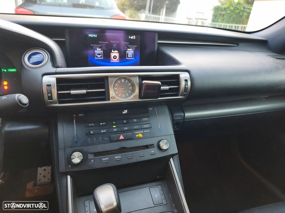 Lexus IS 300H F Sport - 14