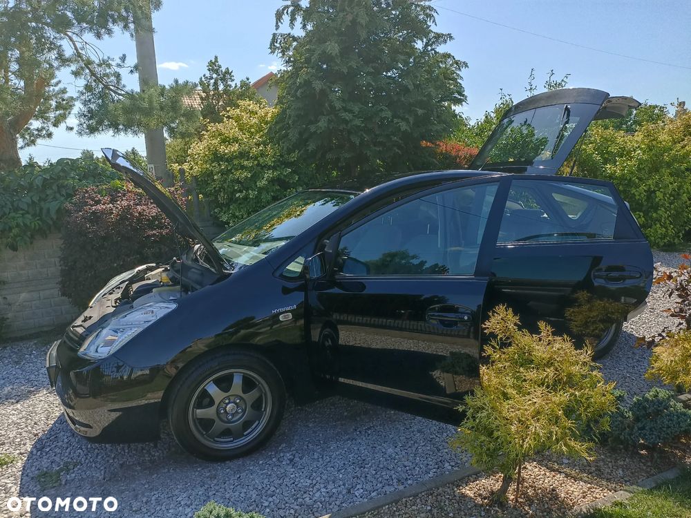 Toyota Prius (Hybrid) Executive - 14