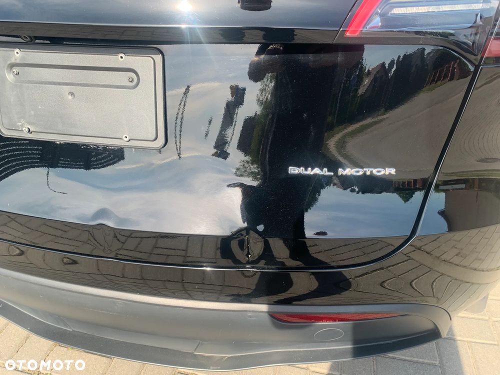 Tesla Model Y Long Range Dual Motor AWD - 13