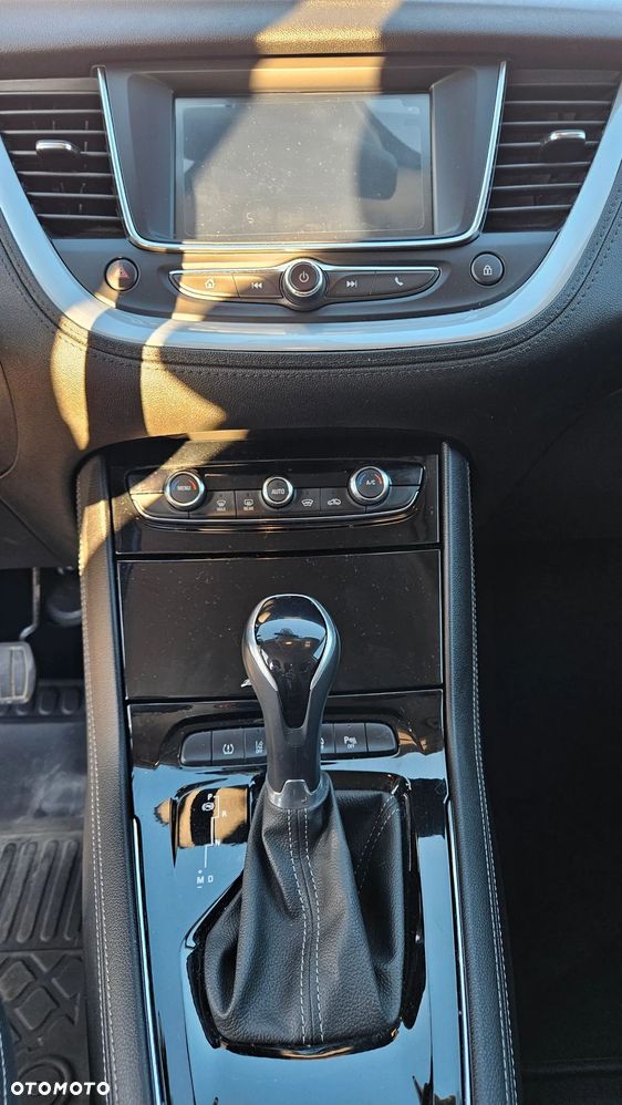 Opel Grandland X 1.2 T GPF Design&Tech S&S - 29