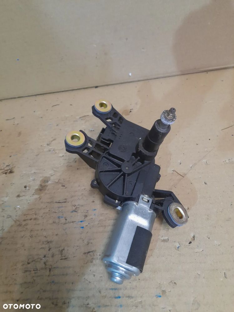 SILNICZEK WYCIERACZKI TYŁ VW GOLF V PLUS nr 5M0955711B / 0390201809 - 5