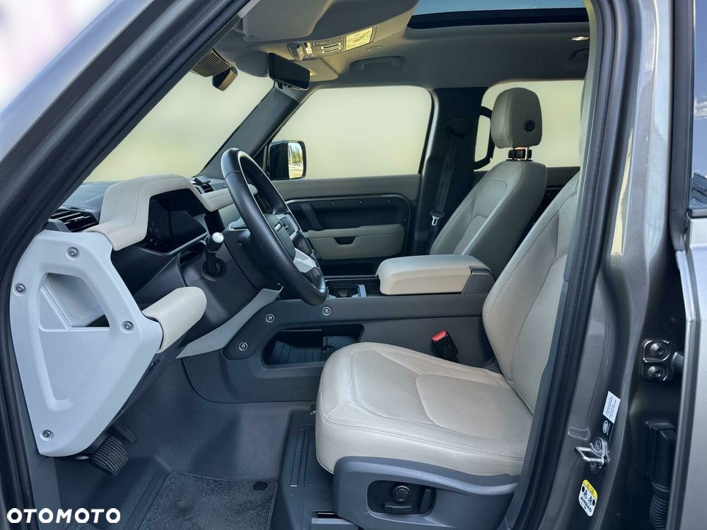 Land Rover Defender - 10