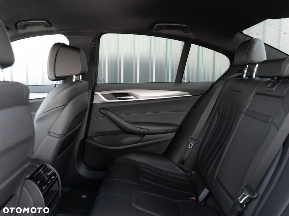 BMW Seria 5 530i xDrive M Sport sport - 39