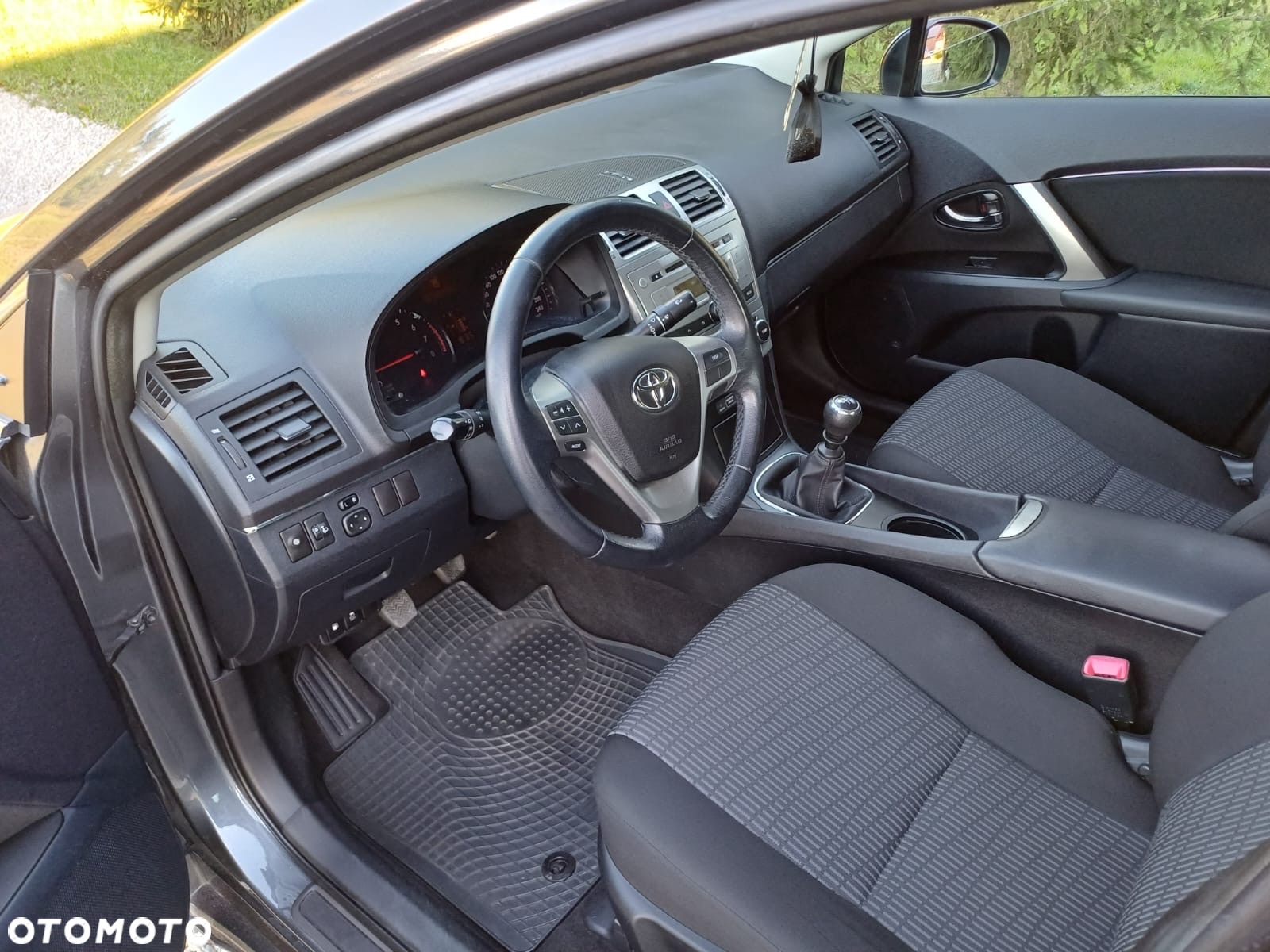 Toyota Avensis 1.8 Premium - 16
