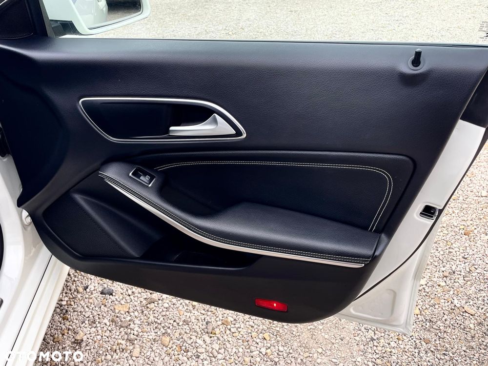 2017 Mercedes-Benz CLA 180, photograph 12