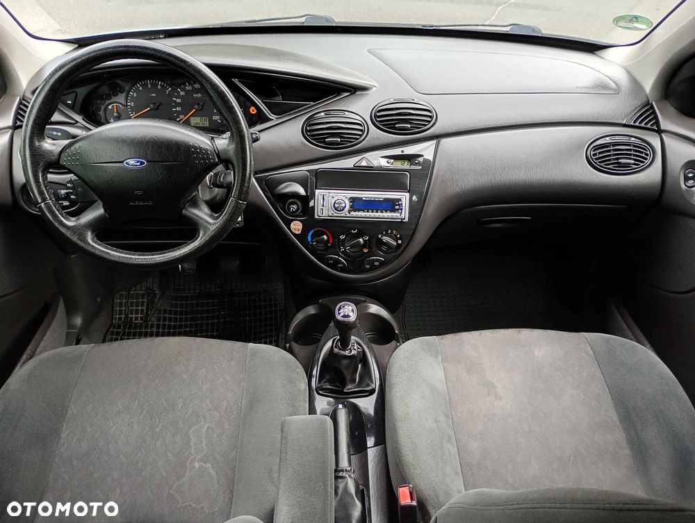 Ford Focus Ghia - 6