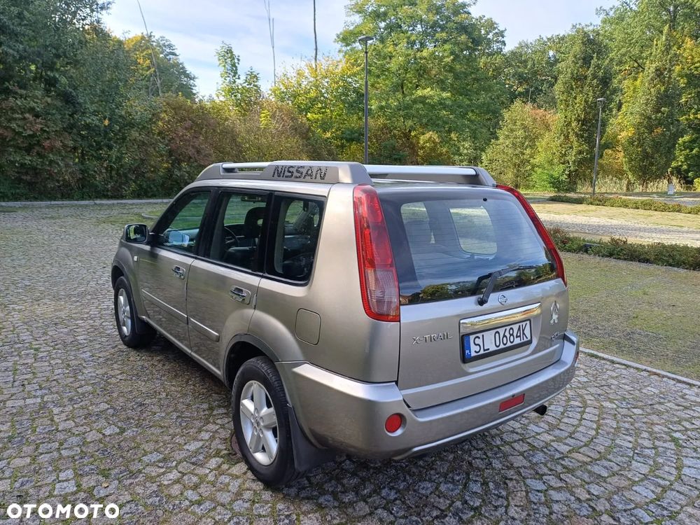 Nissan X-Trail 2.2 dCi 4x4 Elegance - 12