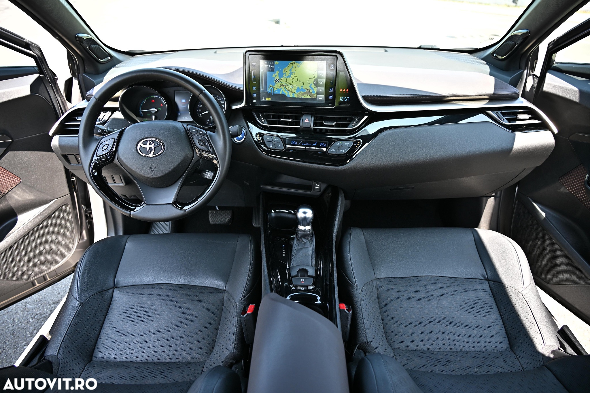 Toyota C-HR Hybrid Style Selection - 6